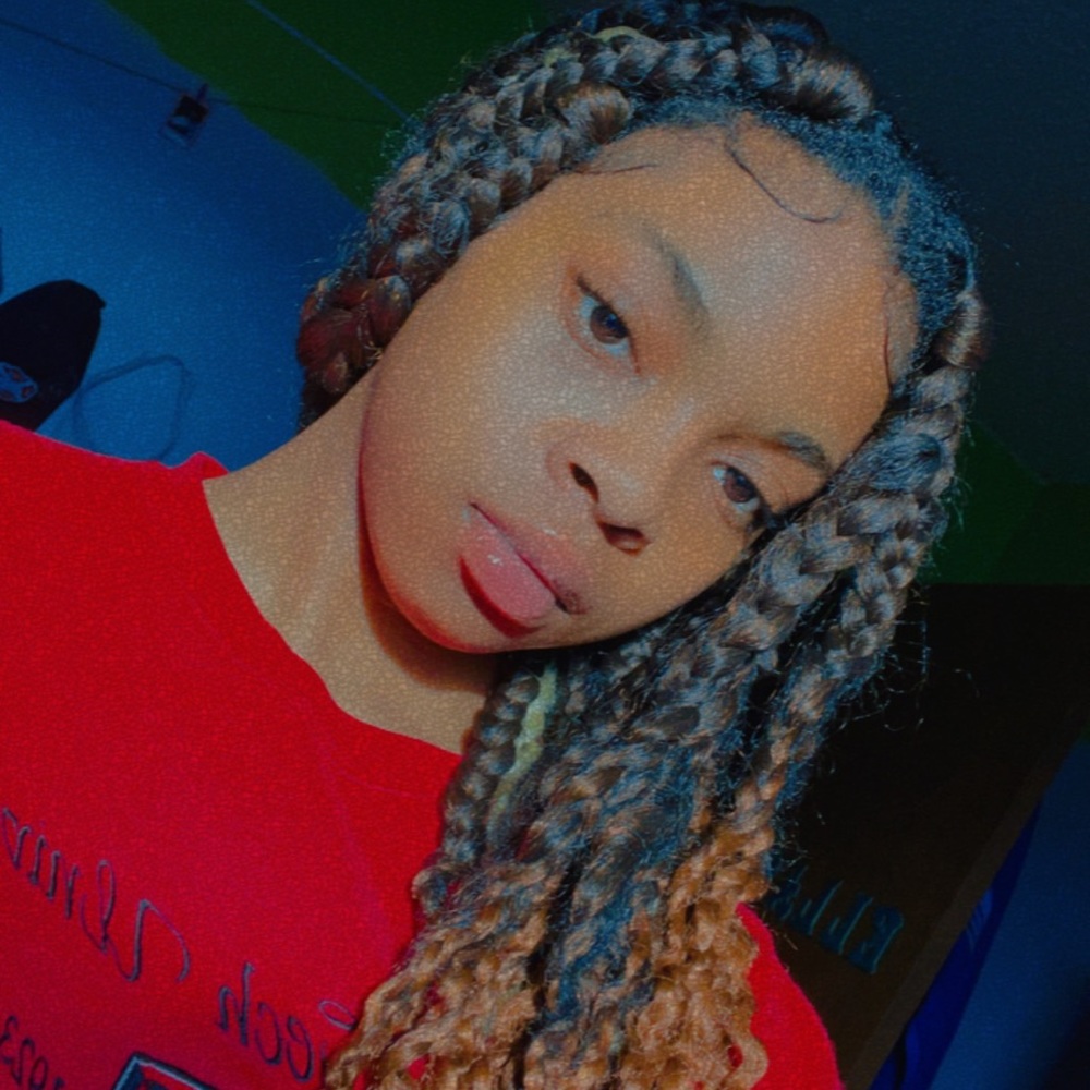 Meet your Posher, Ellasia